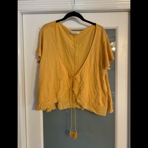 Short sleeve shrub with tie front